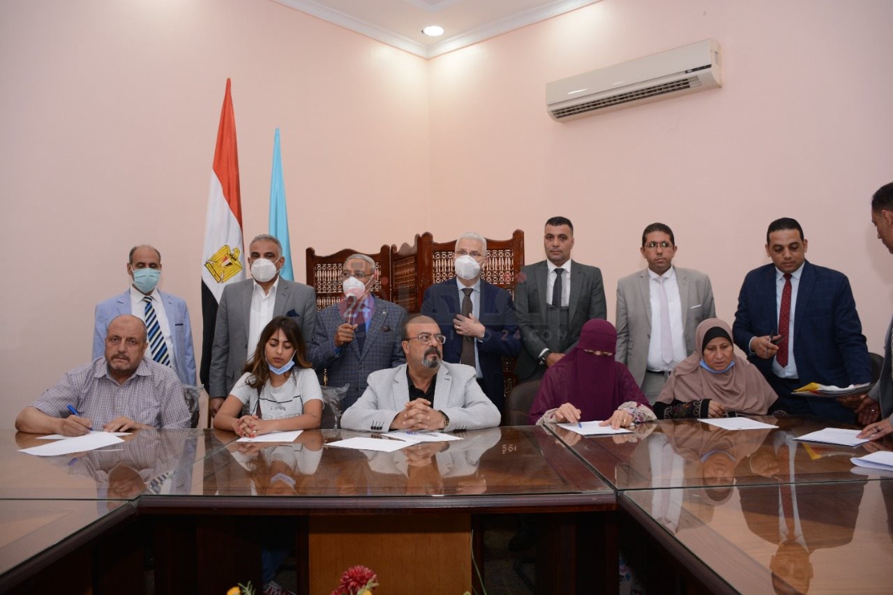 فتاة الفستان