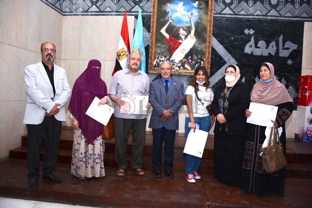 فتاة الفستان