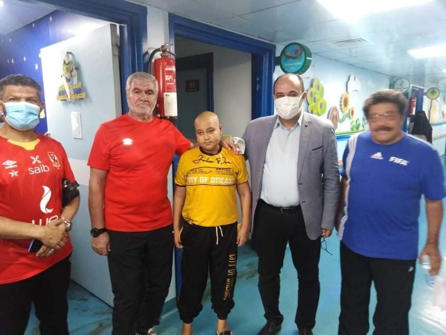  أكاديمية الأهلي يزور مركز الأورام بجامعة المنصورة