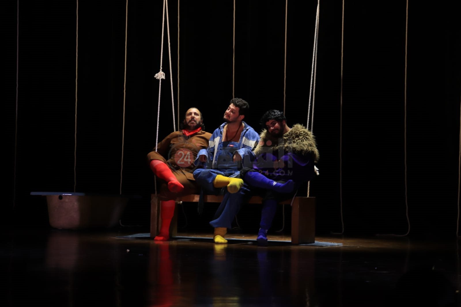 مسرحية طيور محبوسة (7)