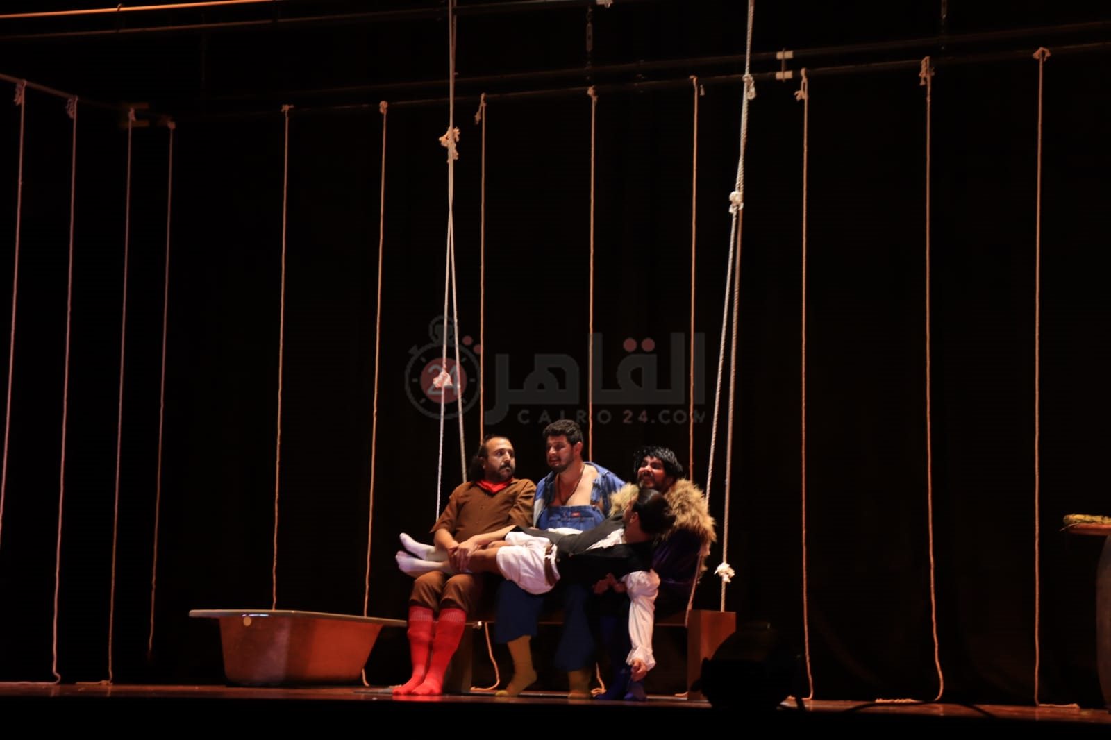 مسرحية طيور محبوسة (15)