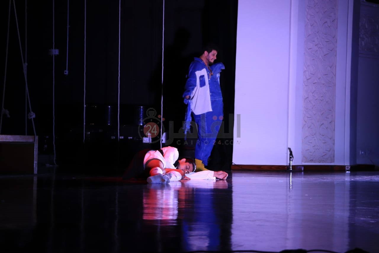 مسرحية طيور محبوسة (16)