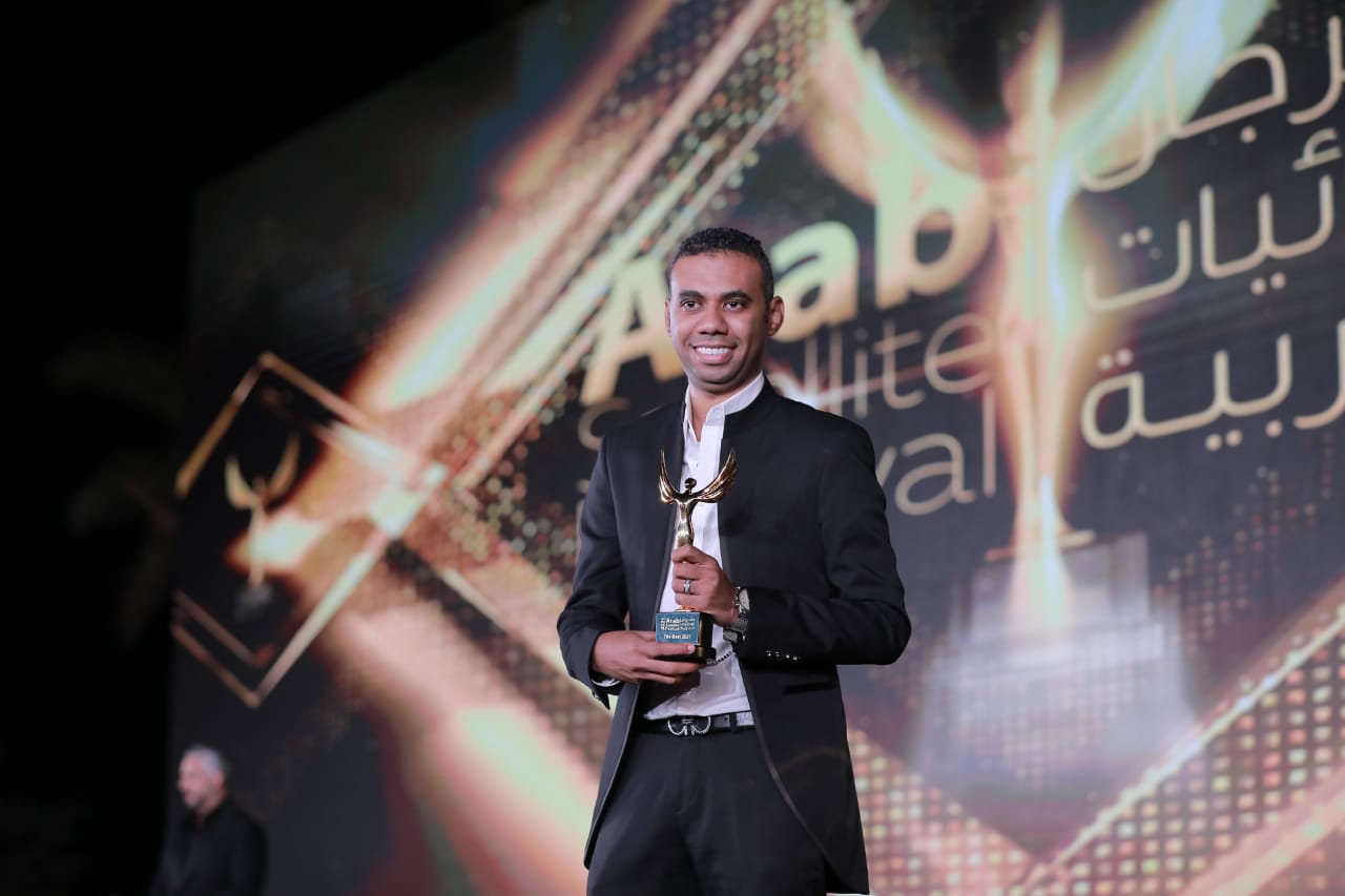 محمود المملوك يتسلم جائزة تكريم القاهرة 24