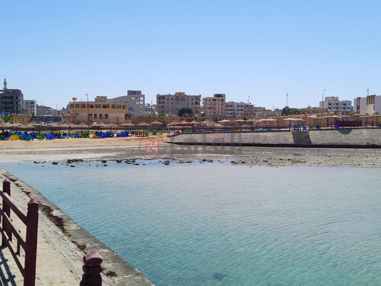 انحسار المياه بشواطئ الغردقة