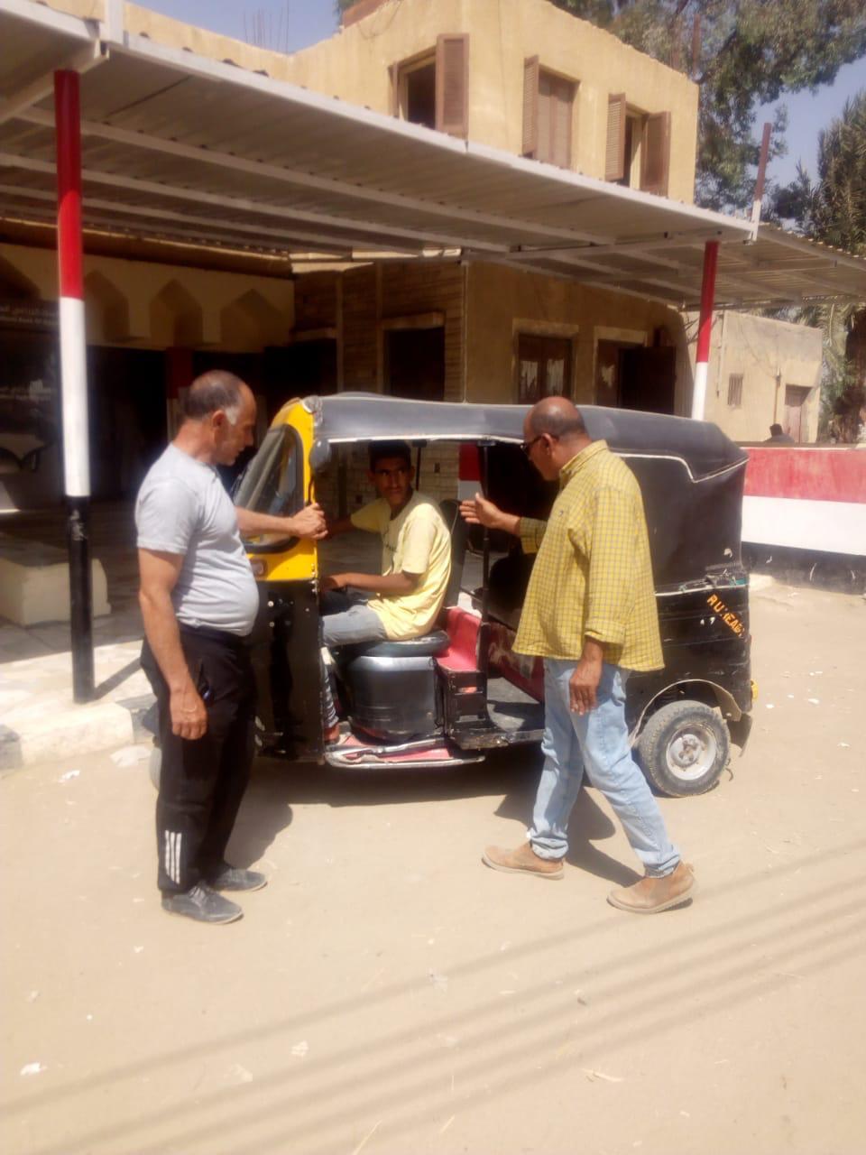 ضبط تكاتك مخالفة في الفيوم