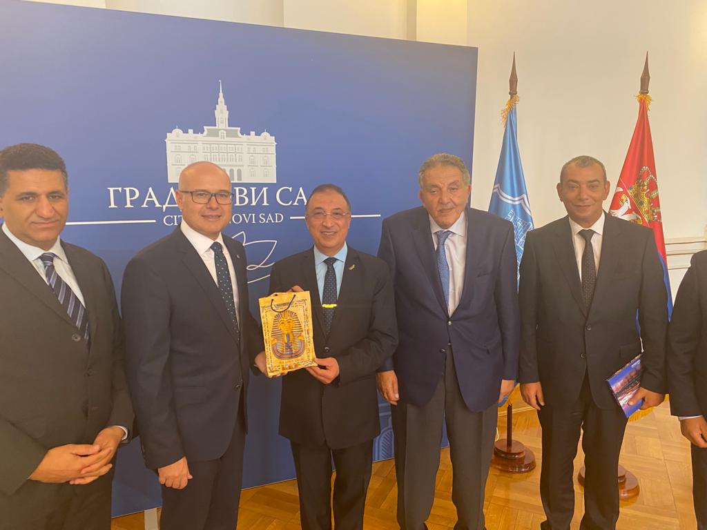 محافظ الإسكندرية يوقع اتفاقية تعاون مع عمدة نوفي ساد 