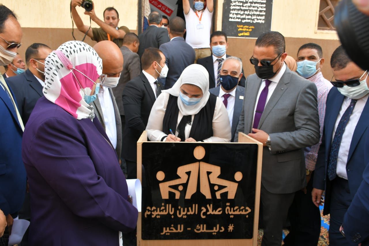 وزيرة التضامن الاجتماعي تتفقد إحدى عيادات مشروع 2 كفاية