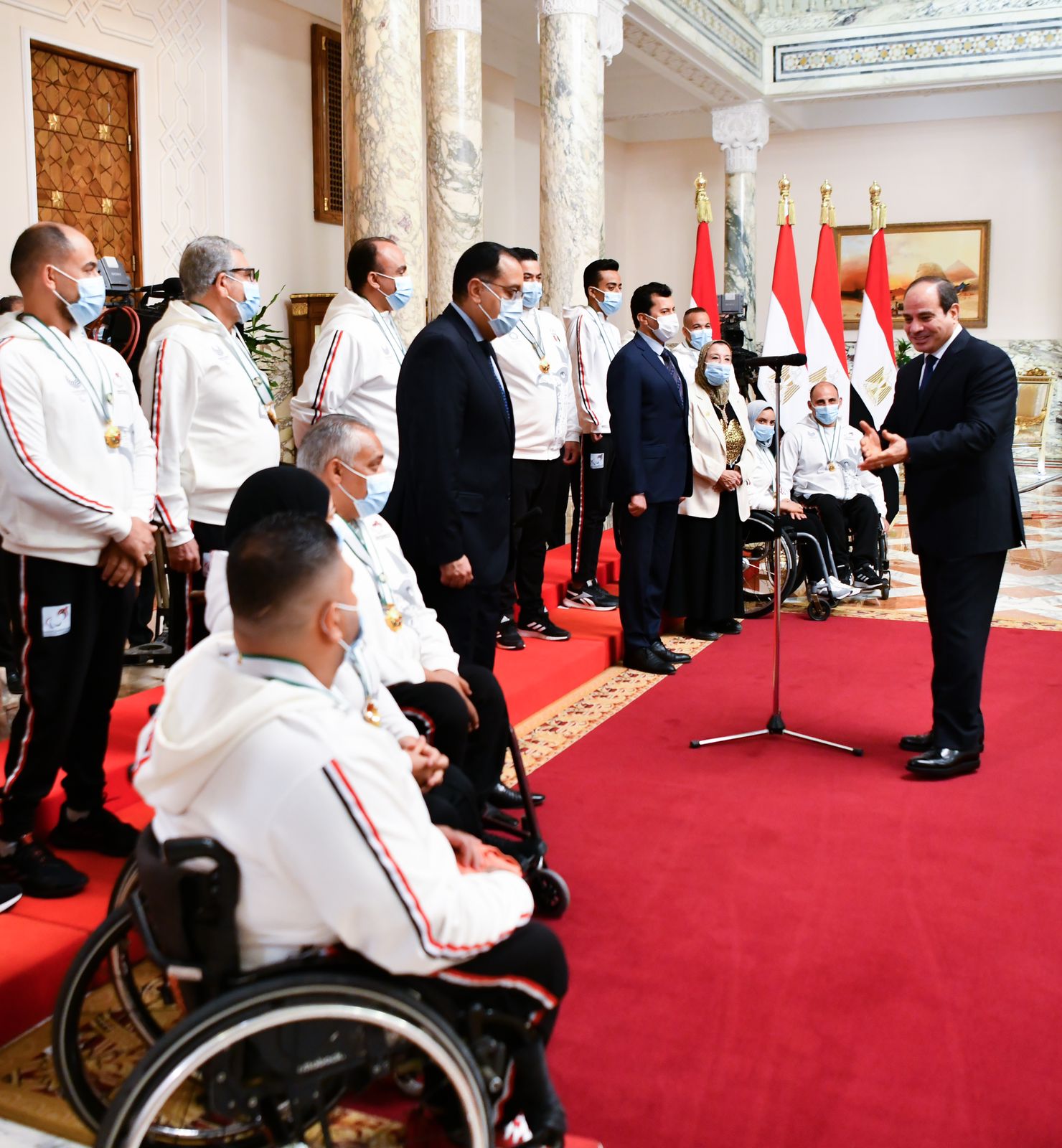 السيسي يكرم الأبطال 