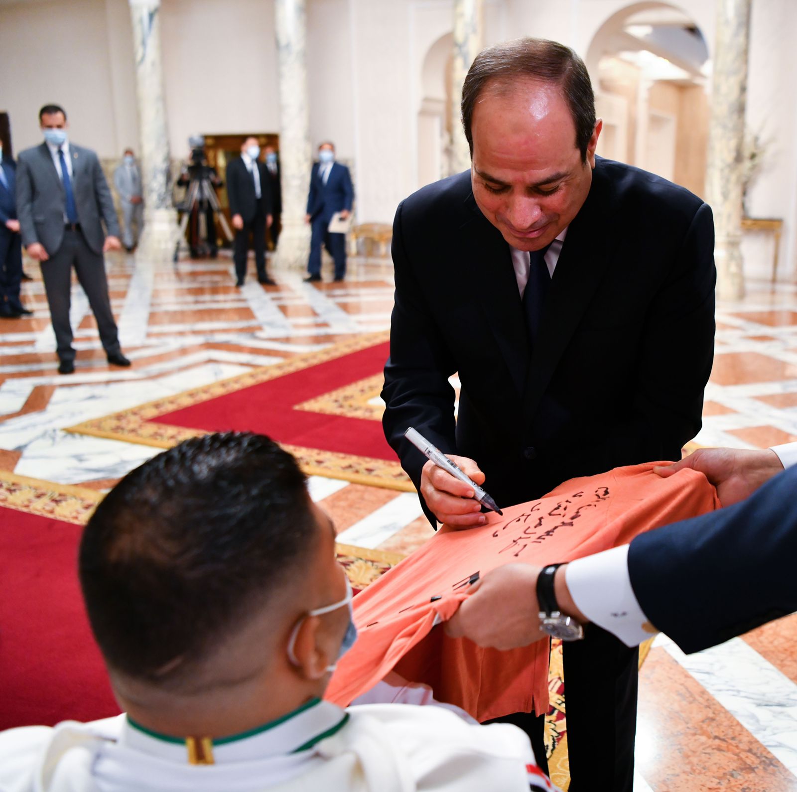 السيسي يكرم الأبطال 