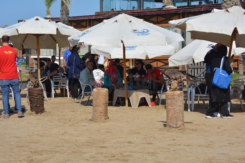 إقبال الأهالي علي شاطئ بورسعيد