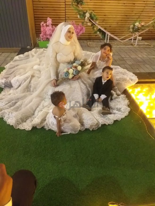 الزوجة وأطفالها الثلاثة