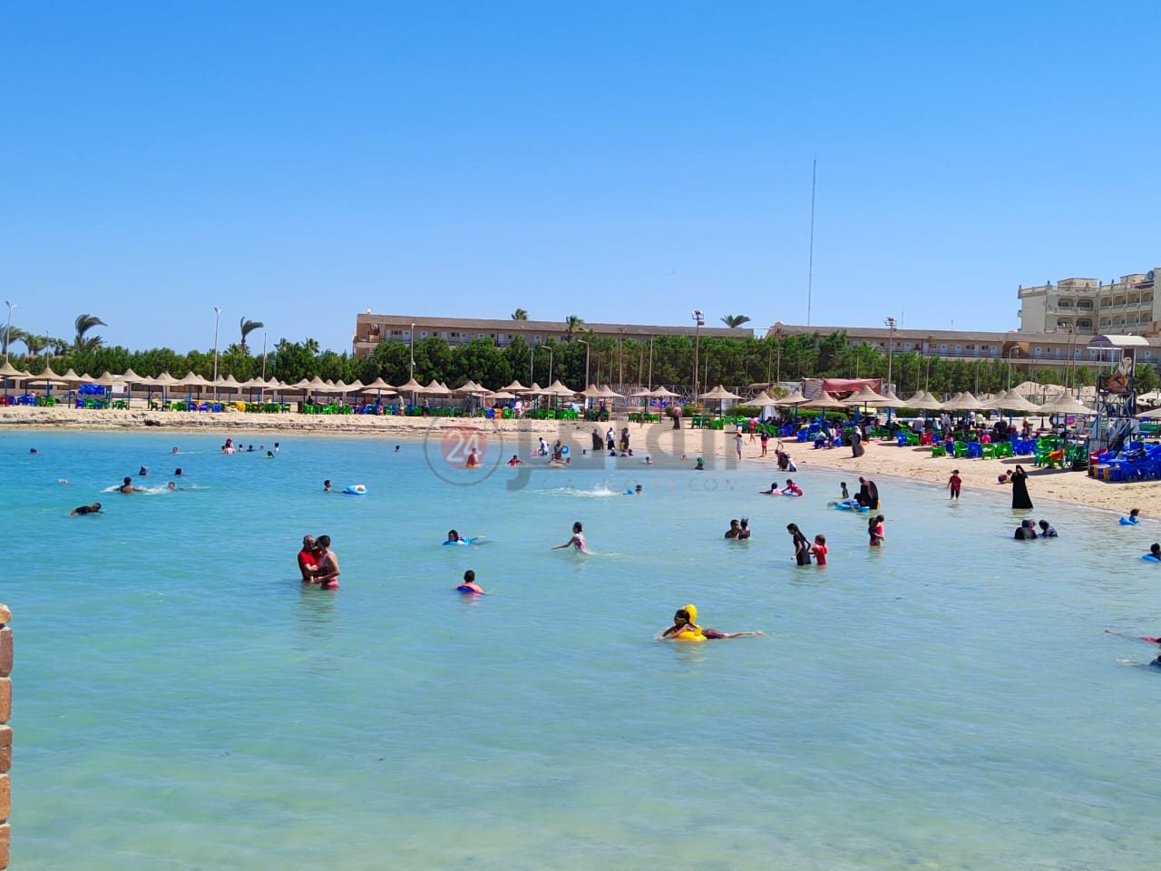 إقبال على الشواطئ العامة بالغردقة