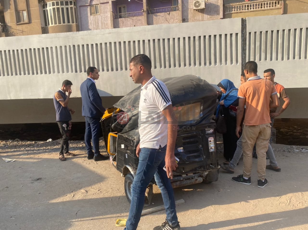 تحطم توك توك بالطريق الدائري