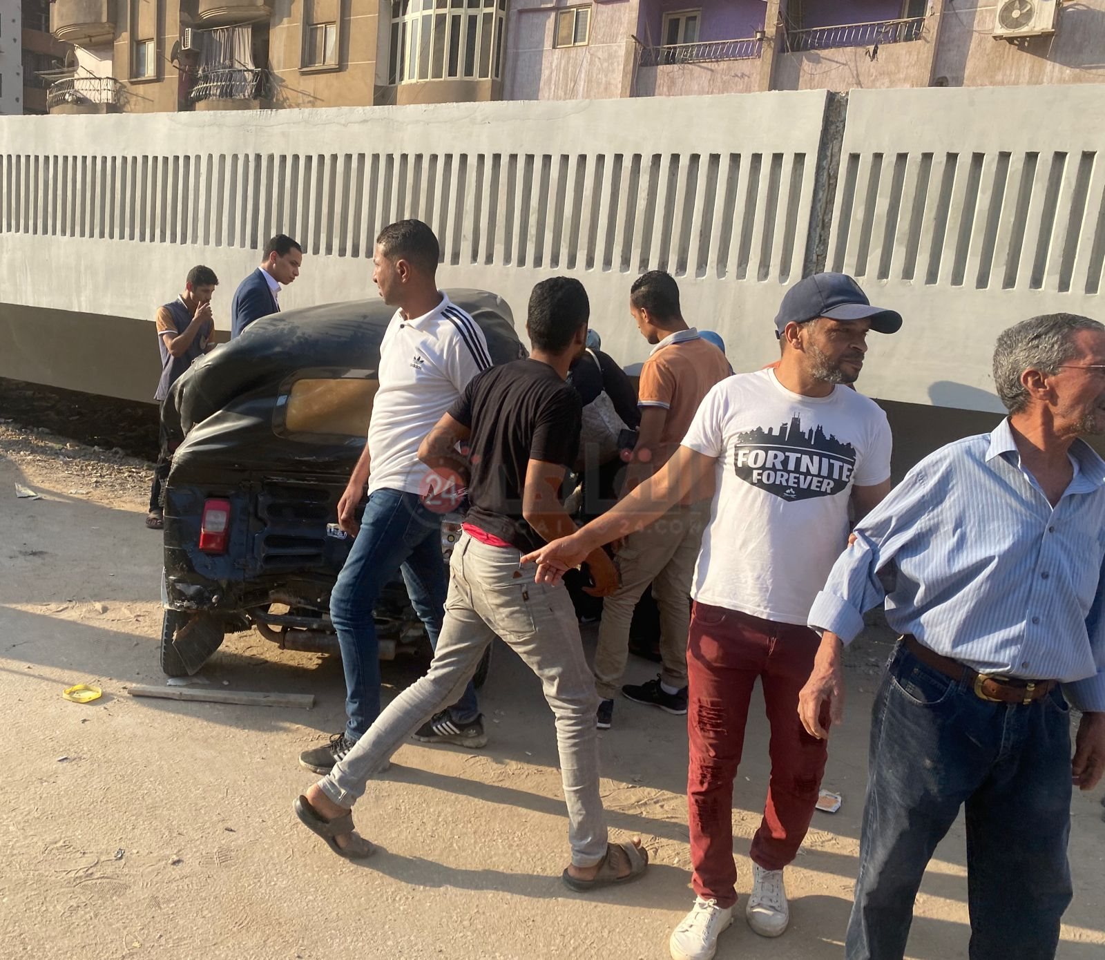 تحطم توك توك بالطريق الدائري