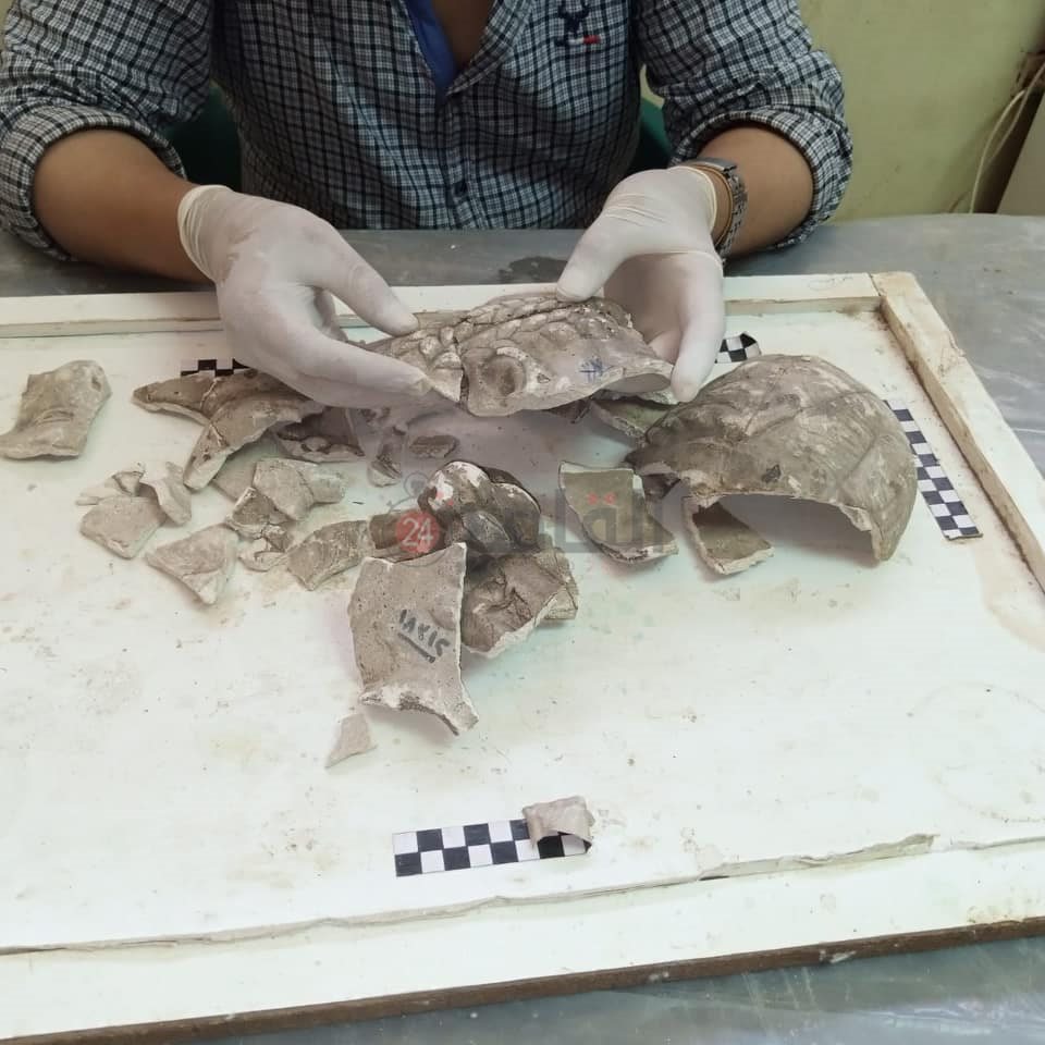 ترميم القطع الأثرية بالمخزن المتحفي بالمطرية (2)