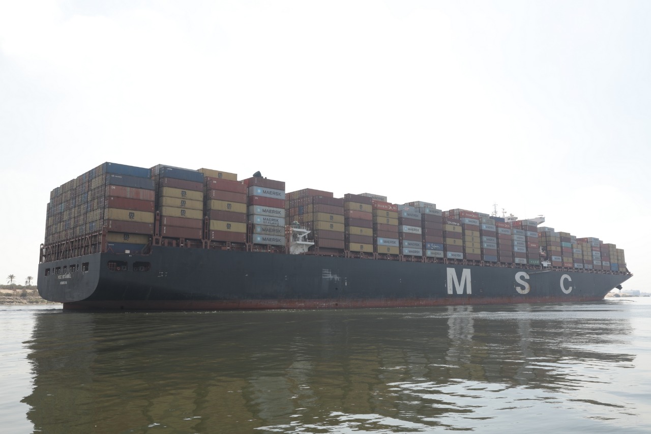عبور السفن بقناة السويس