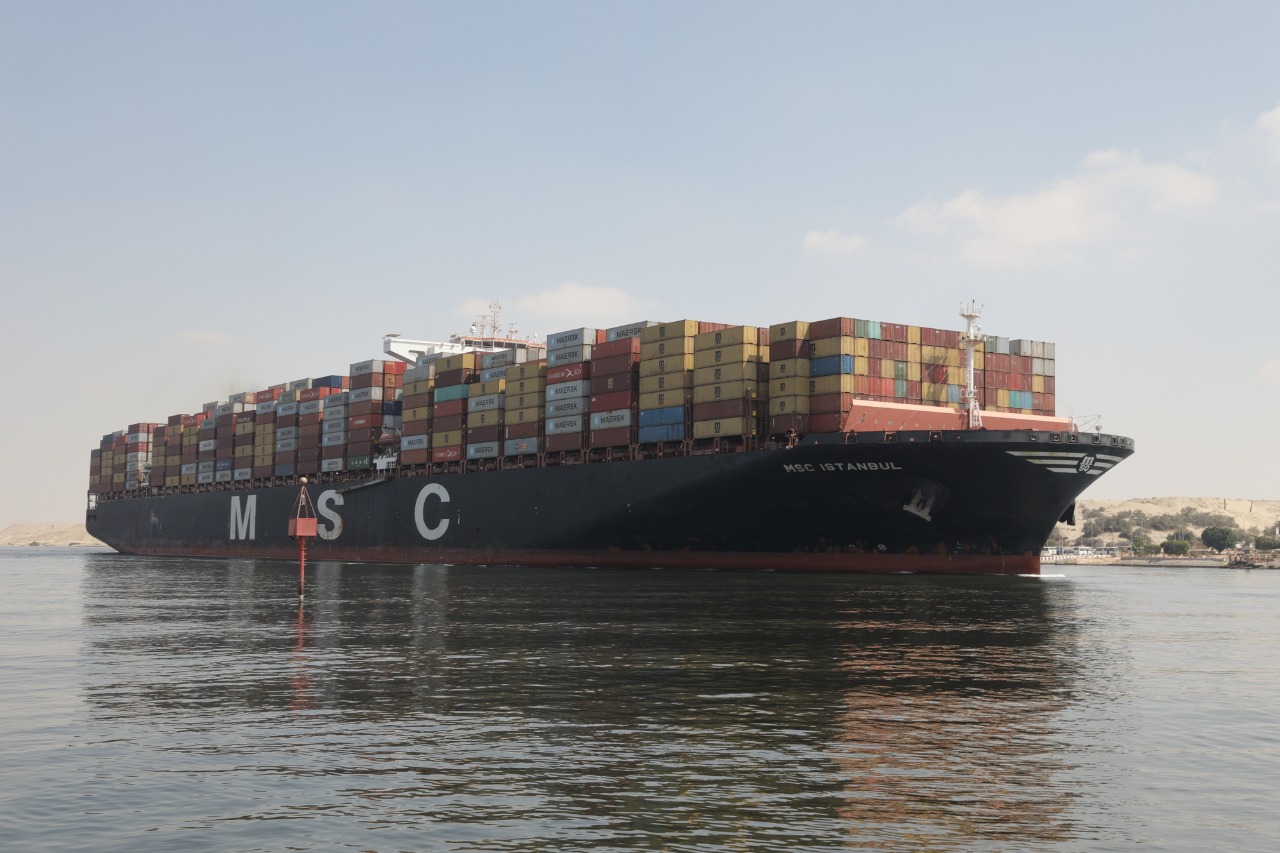 عبور السفن بقناة السويس