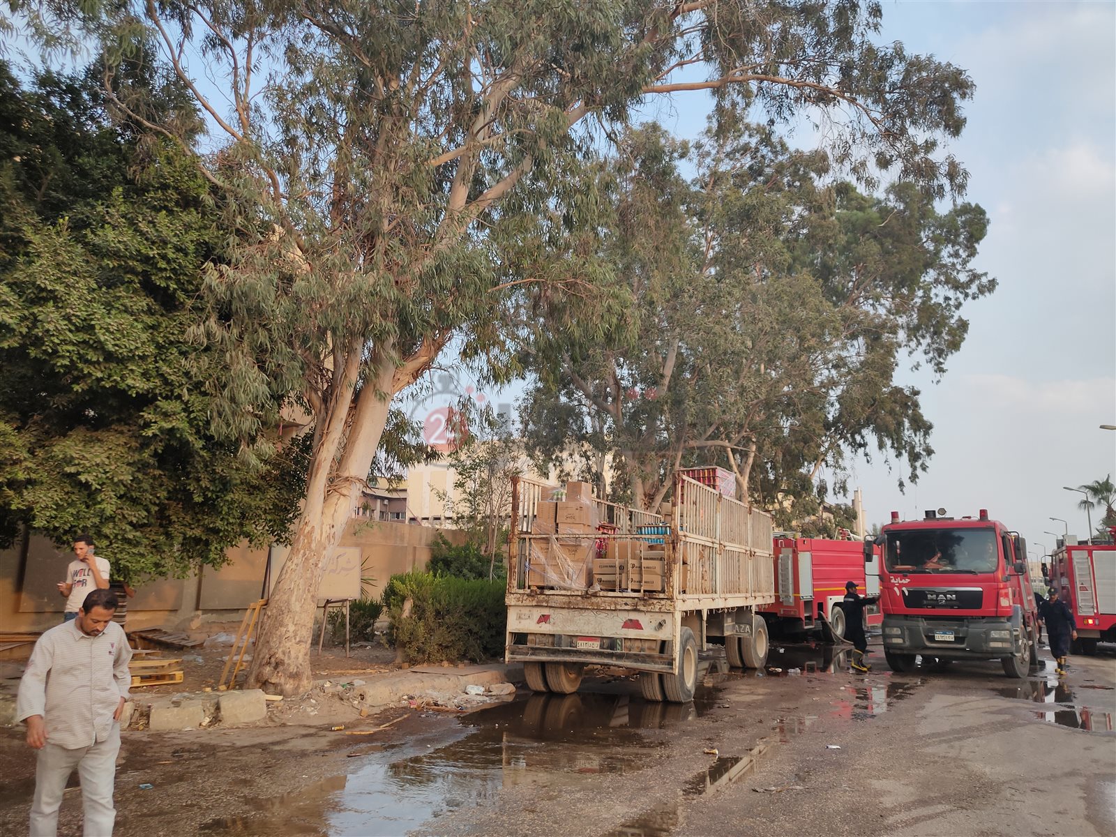 السيطرة على حريق مصنع بالعاشر من رمضان 02