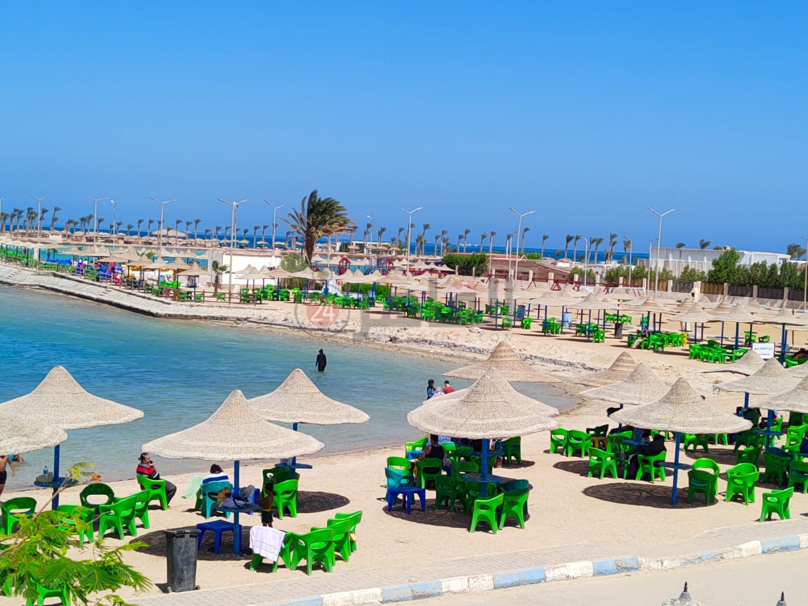 إقبال ضعيف على شواطئ الغردقة