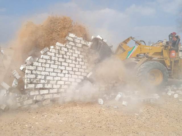 إزالة تعديات على الأراضي بالشرقية