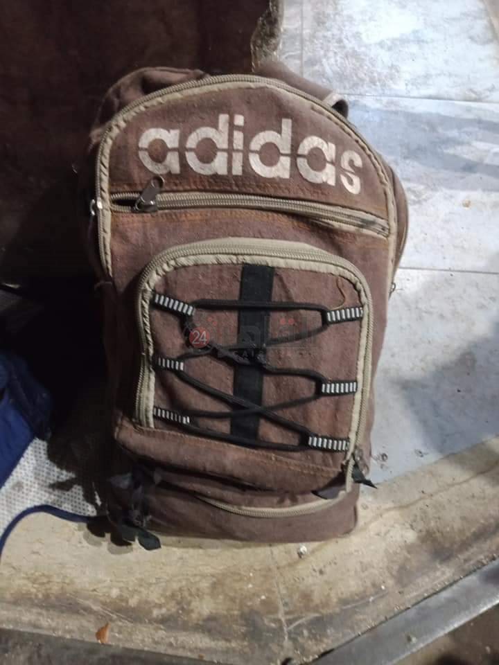 شنطة ملابس عُثر عليها بجوار الطفل