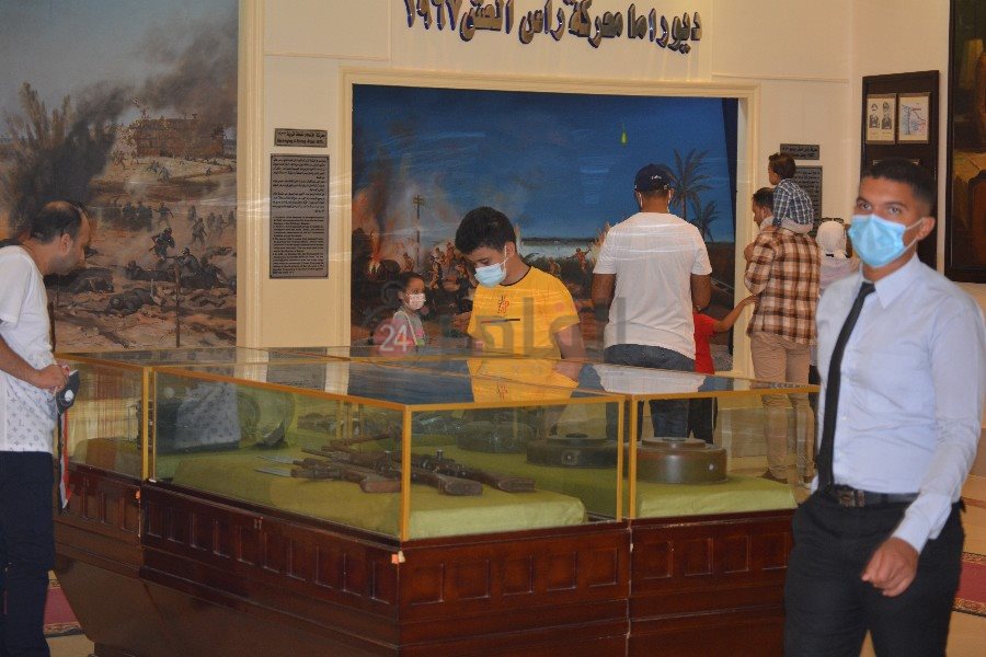 إقبال من الأهالي 