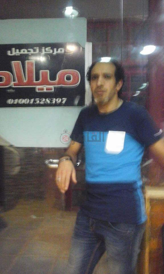 ميلاد داخل المحل الخاص به