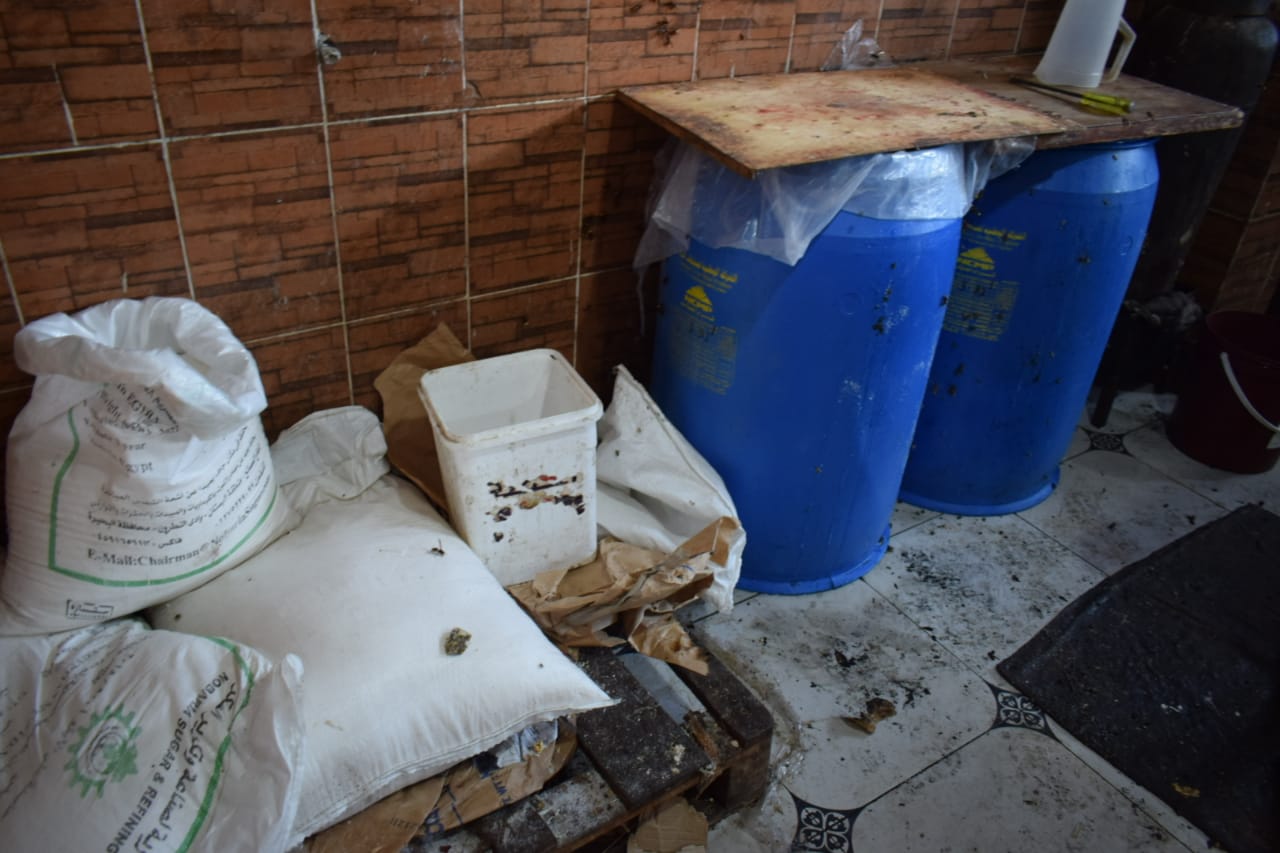 ضبط حلوى مجهولة المصدر وغير صالحة للاستهلاك بالشرقية 03