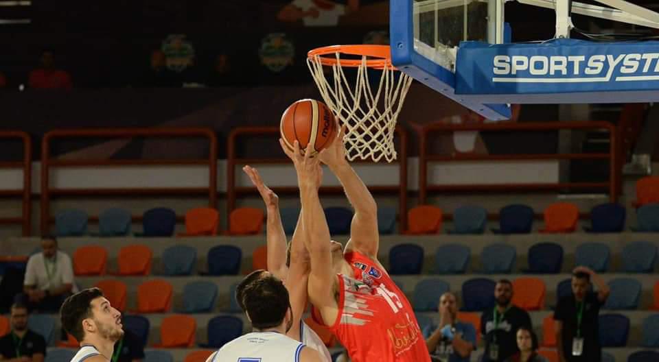 الكويت الكويتي يتأهل إلى نهائي البطولة العربية للسلة