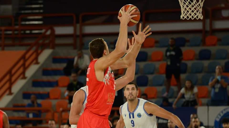 الكويت الكويتي يتأهل إلى نهائي البطولة العربية للسلة