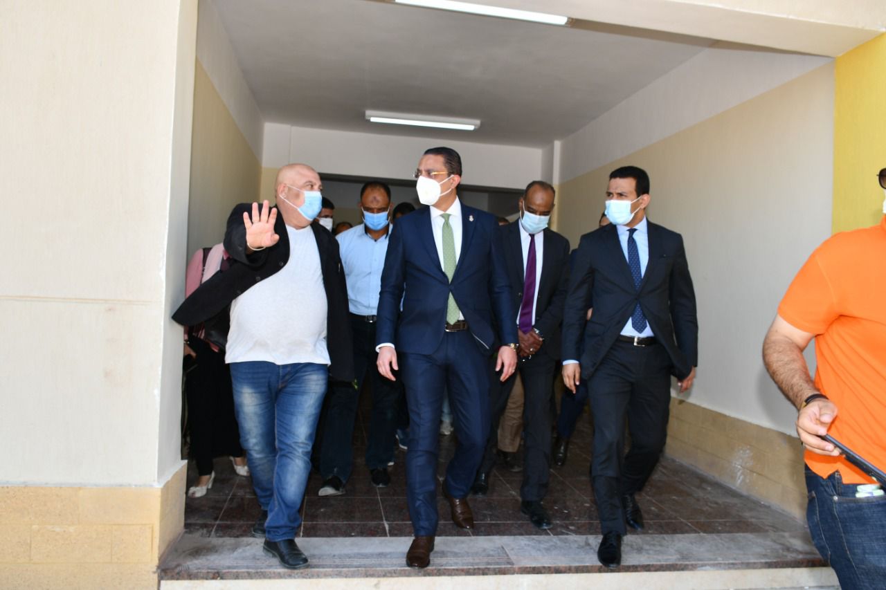 محافظ الفيوم يتفقد المدارس