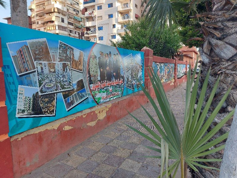 المشروعات القومية علي جدران المدارس الحكومية 