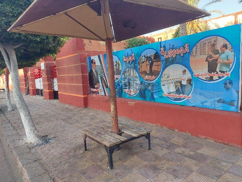 لافتات توثق جهود الدولة علي جدران مدارس بورسعيد 