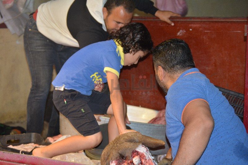 عبد الله يساعد والده 