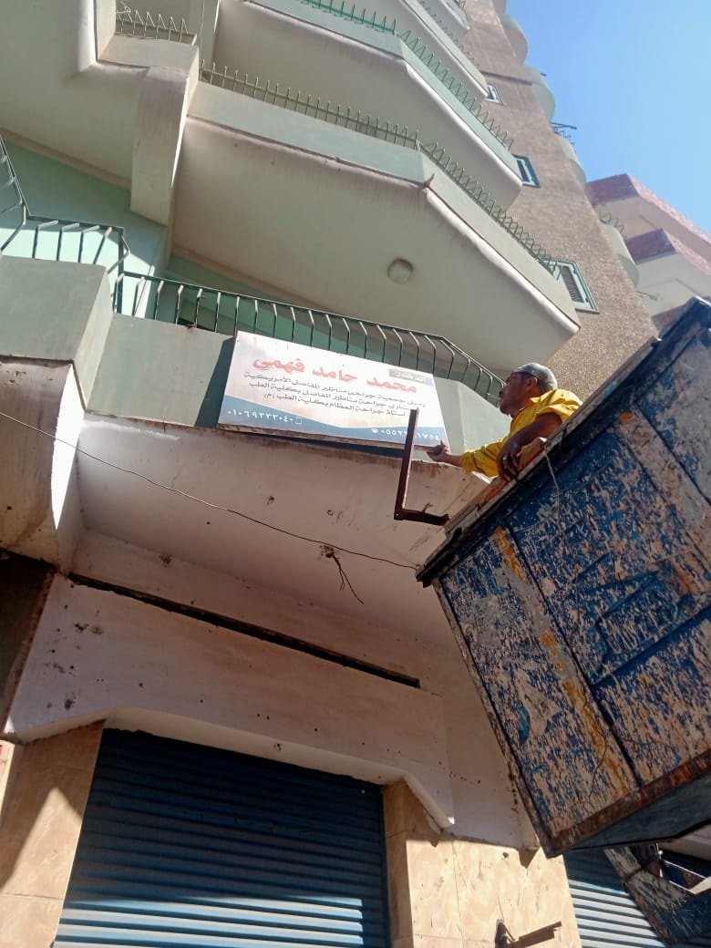 حملة لرفع الإعلانات المخالفة بالزقازيق 06