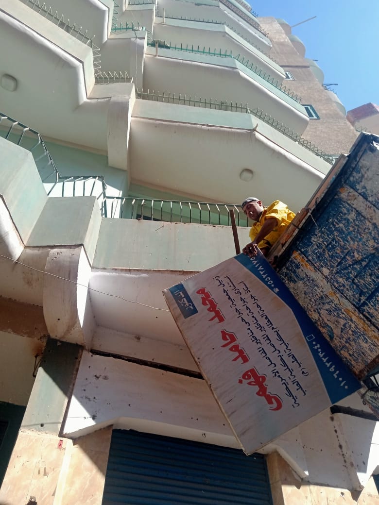 حملة لرفع الإعلانات المخالفة بالزقازيق 08