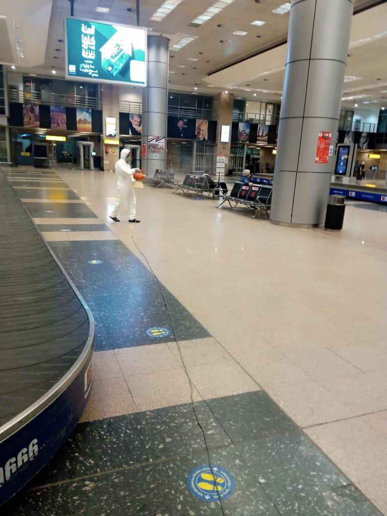 تعقيم الطائرات والمطارات المصرية