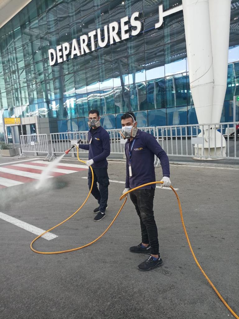 تعقيم الطائرات والمطارات المصرية