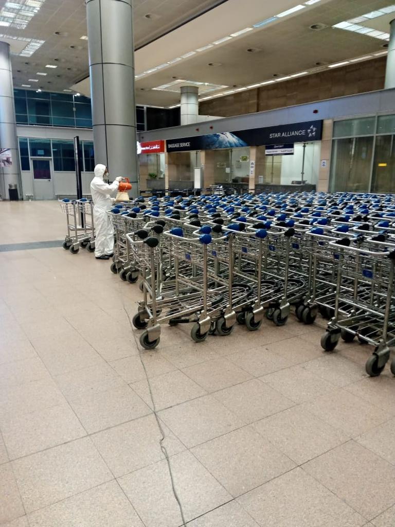 تعقيم الطائرات والمطارات المصرية