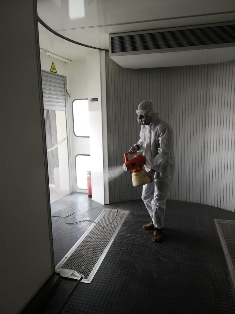 تعقيم الطائرات والمطارات المصرية