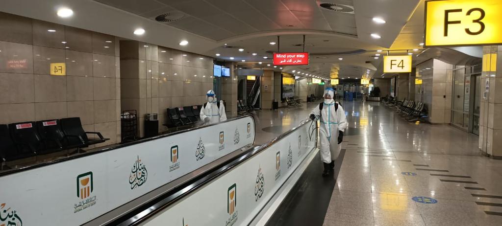 تعقيم الطائرات والمطارات المصرية