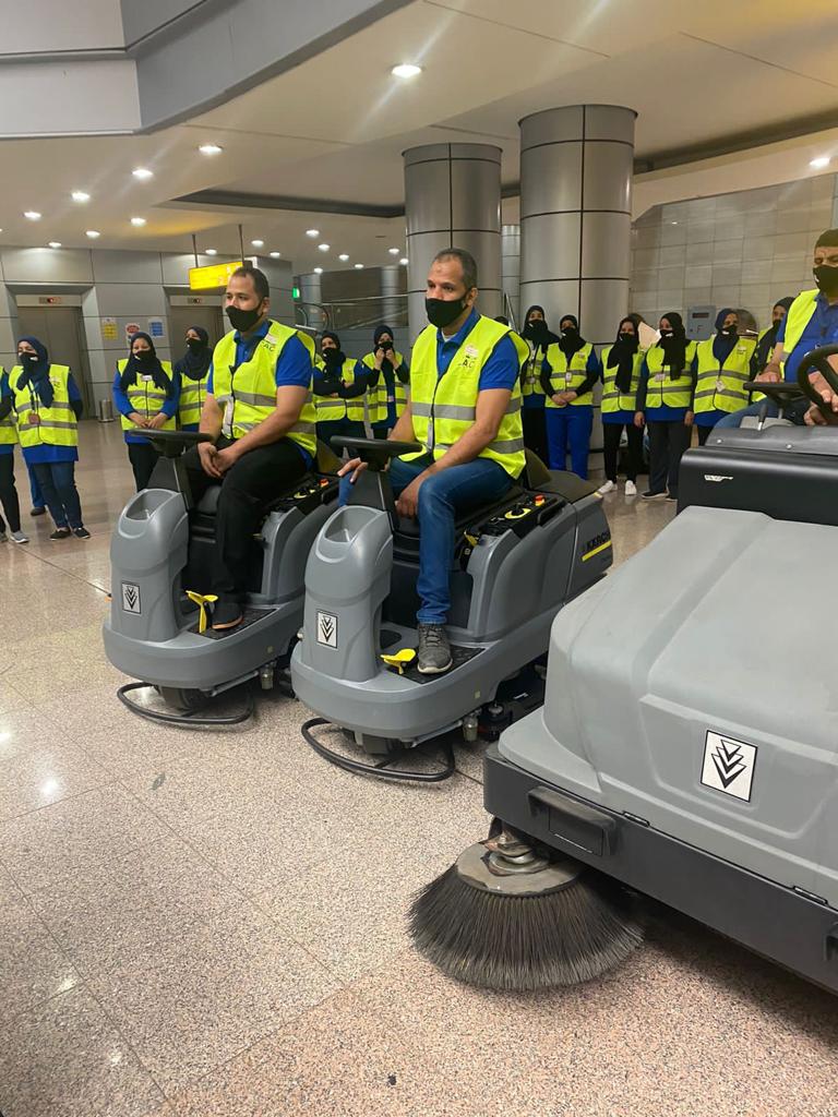 تعقيم الطائرات والمطارات المصرية