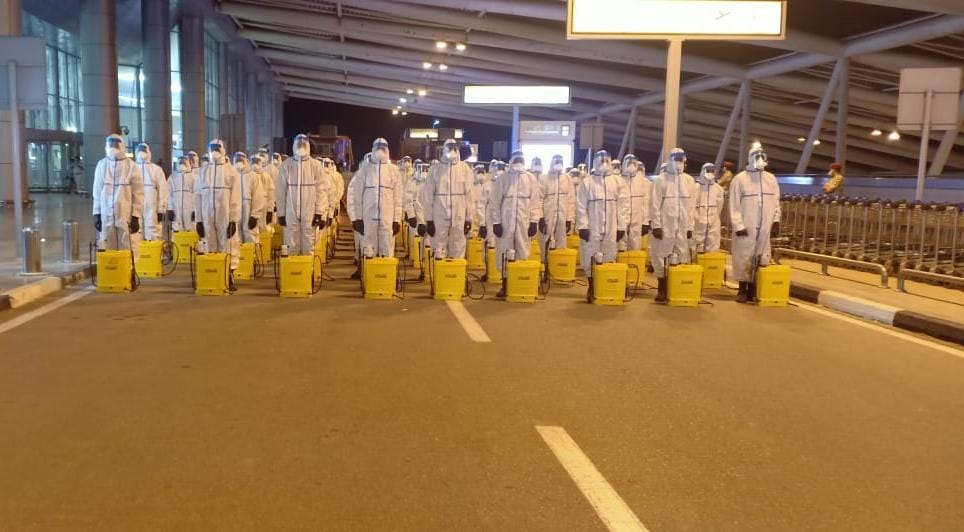 تعقيم الطائرات والمطارات المصرية