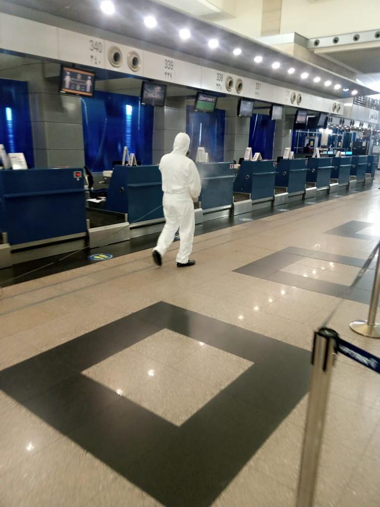 تعقيم الطائرات والمطارات المصرية