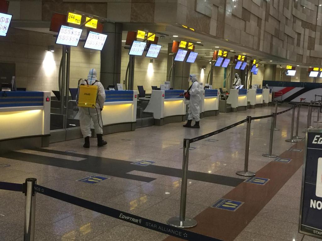 تعقيم الطائرات والمطارات المصرية