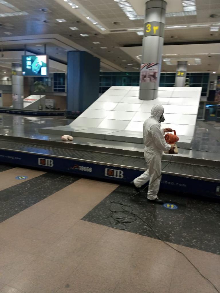 تعقيم الطائرات والمطارات المصرية