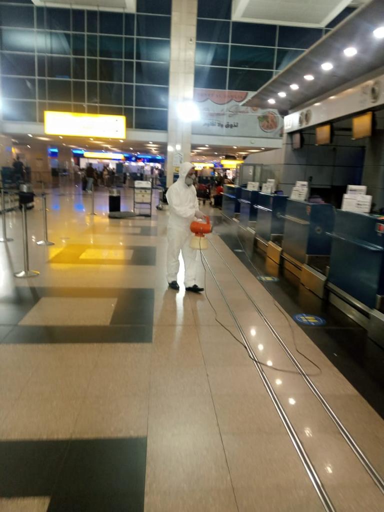 تعقيم الطائرات والمطارات المصرية