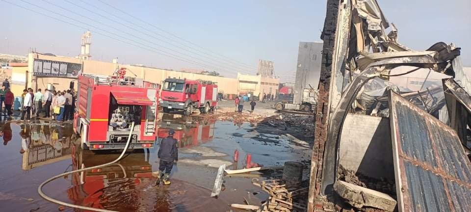 السيطرة على حريق مصنع الهلال والنجمة بالعاشر من رمضان 01