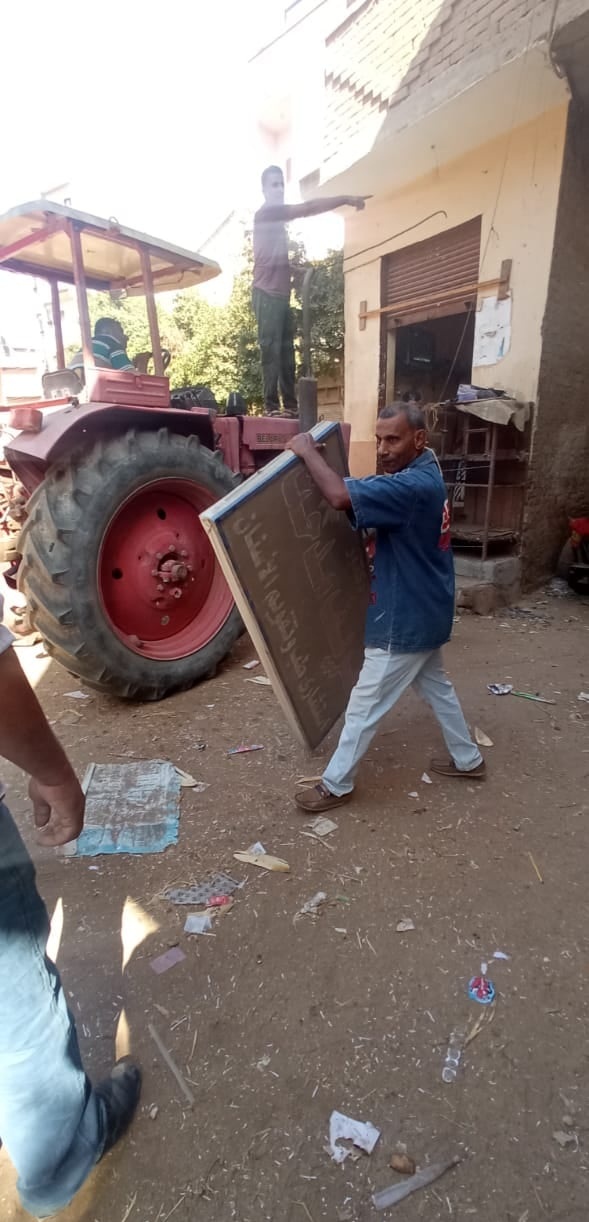 حملة لإزالة الإعلانات المخالفة بالشرقية 03