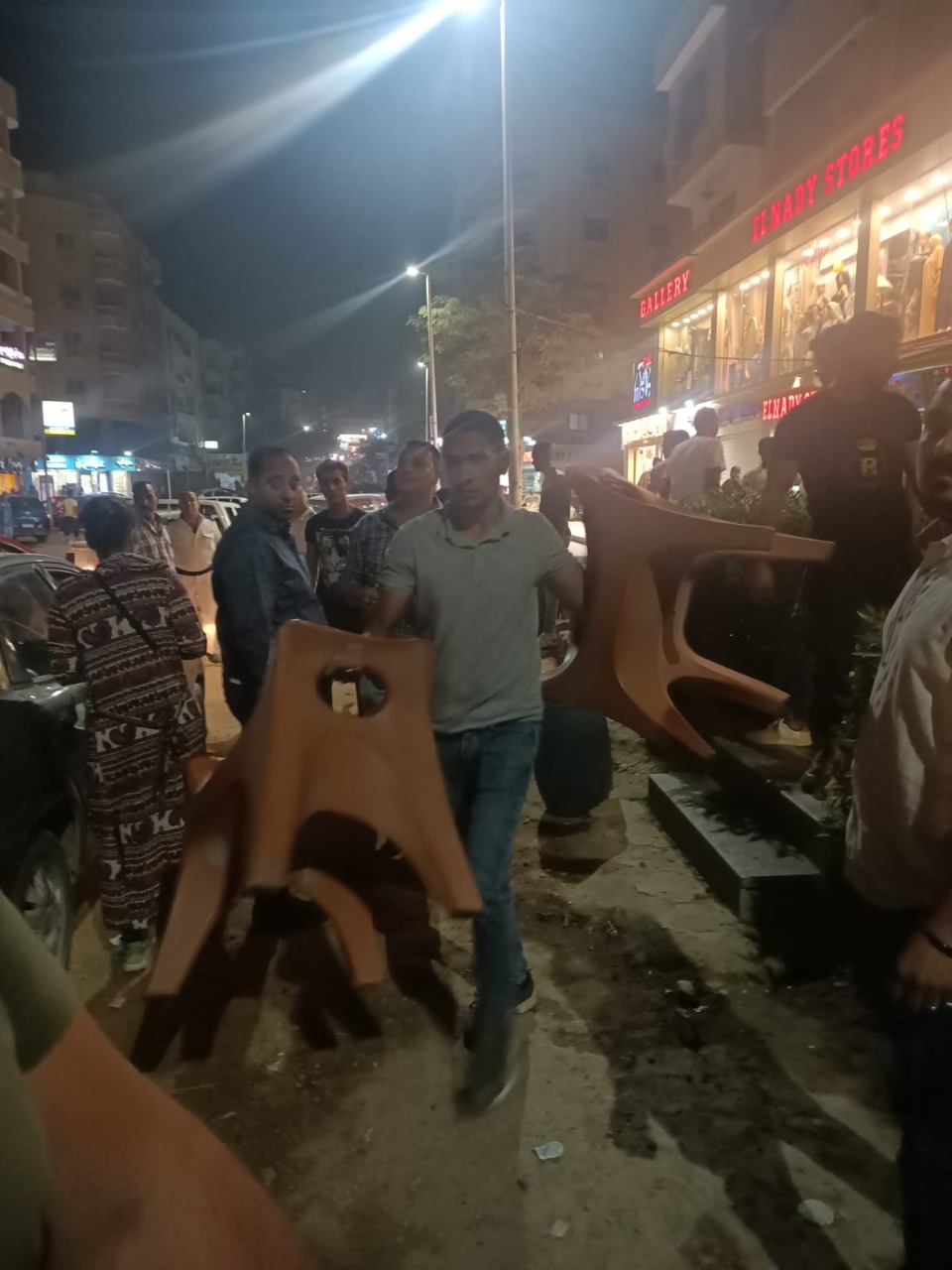 الجيزة رفع 750 حالة إشغال لمحال ومقاهي حدائق الاهرام